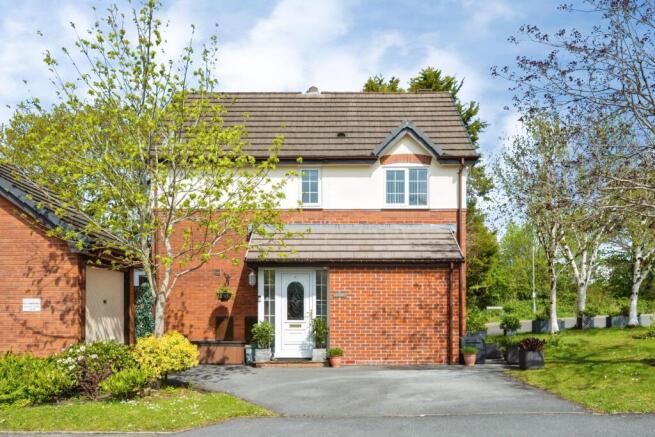 3 bed property, in Clos Brynafon, £240,000
