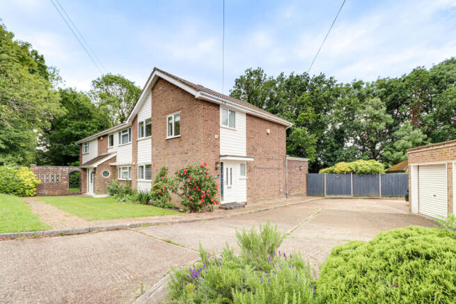 3 bed property, in Colney Heath Lane, £715,000