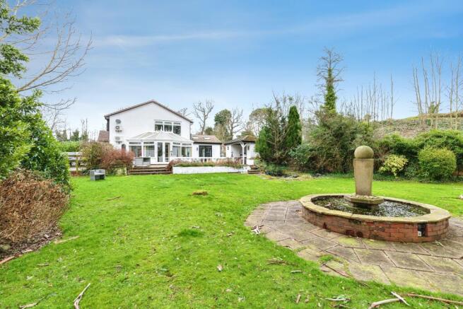 4 bed property, in Whittingham Lane, £850,000