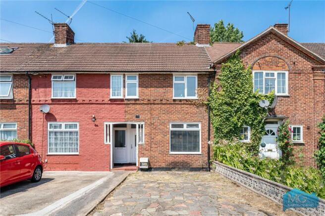 2 bed property, in Watling Avenue, £445,000