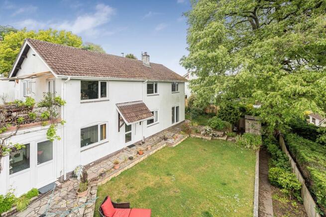 4 bed property, in Blenheim Close, £475,000