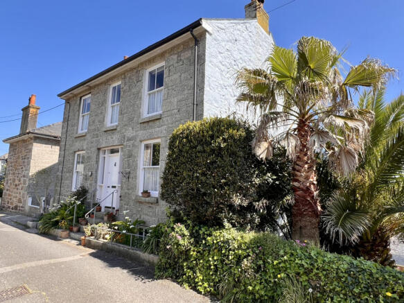 4 bed property, in St. Clements Terrace, £895,000