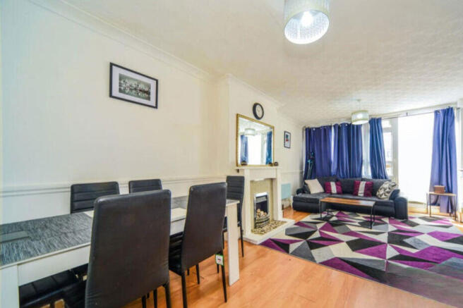 2 bed property, in Dartford Street, £270,000