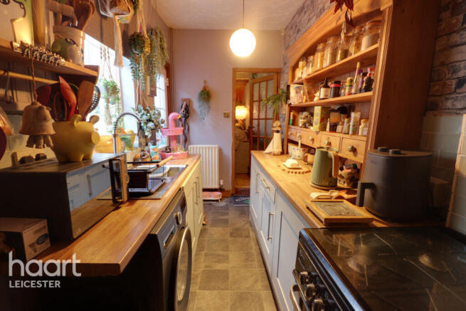 2 bed property, in Sulgrave Road, £220,000