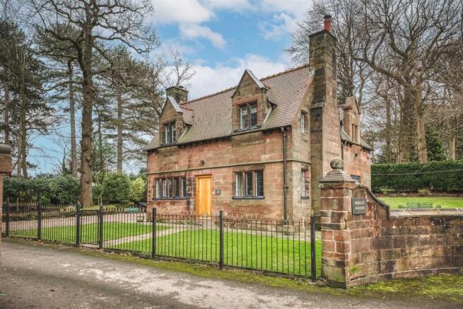 3 bed property, in Morley Manor, £450,000