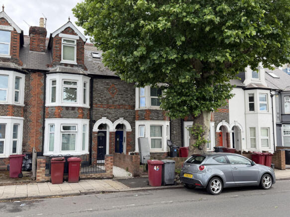 5 bed property, in 45 Vastern Road, £325,000