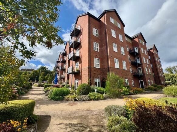 1 bed property, in The Folds, £70,000