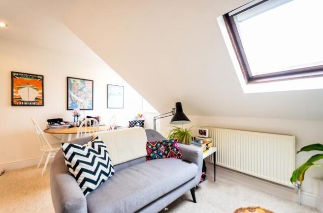 1 bed property, in Cambridge Road, £160,000