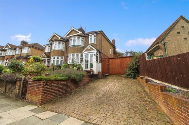 3 bed property, in Clay Hill, £679,950