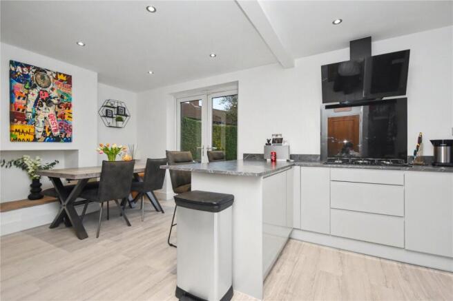3 bed property, in Greensway, £290,000