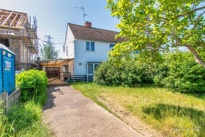 3 bed property, in Sutcliffe Avenue, £450,000