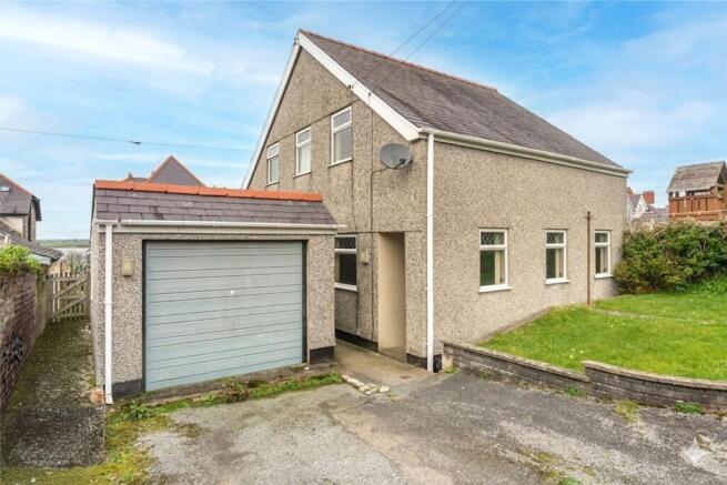 3 bed property, in St. Davids Road, £250,000