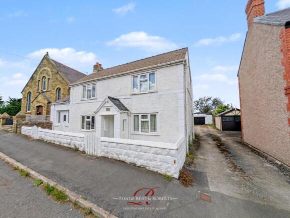 2 bed property, in Penyffordd, £220,000