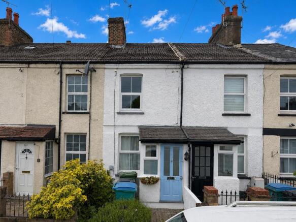 2 bed property, in Nascot Street, £400,000