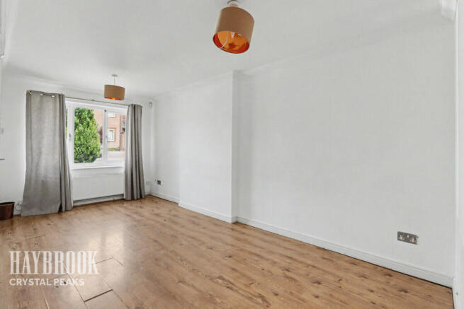 3 bed property, in Duckham Drive, £170,000