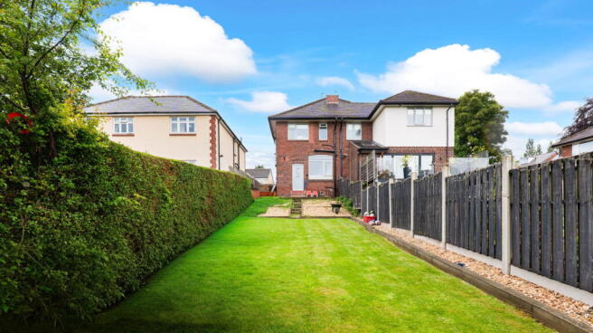3 bed property, in Airedale Road, £350,000