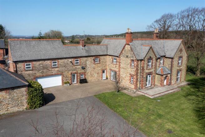 4 bed property, in Silverhill Farm, £875,000