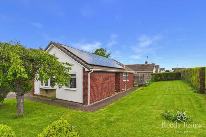 3 bed property, in Lockwood Avenue, £330,000