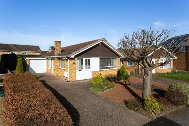 3 bed property, in Old Orchard, £325,000