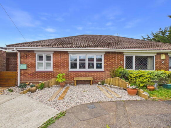 2 bed property, in Pemberton Close, £425,000