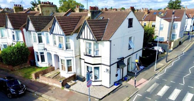 1 bed property, in 183A Ramuz Drive, £80,000