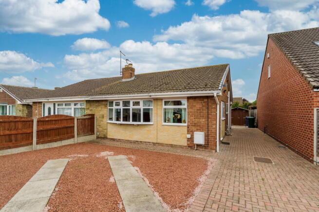 2 bed property, in Sandway Drive, £200,000