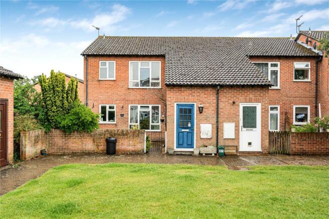 2 bed property, in Sadlers Court, £170,000