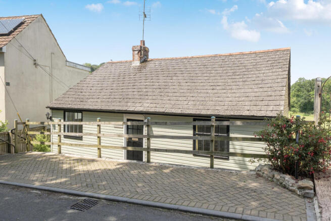 2 bed property, in Venlake, £240,000
