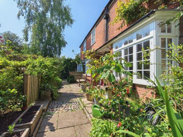 1 bed property, in Hylands Yard, £399,950
