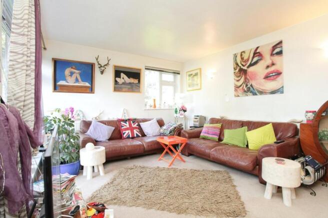 2 bed property, in Village Road, £375,000