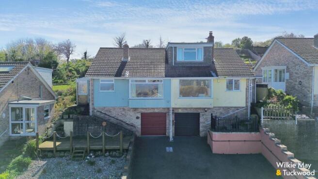 3 bed property, in Greenway, £275,000