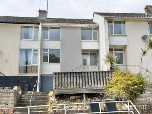 3 bed property, in Queensway, £195,000