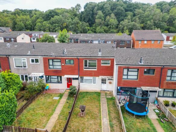 3 bed property, in Carron Close, £270,000