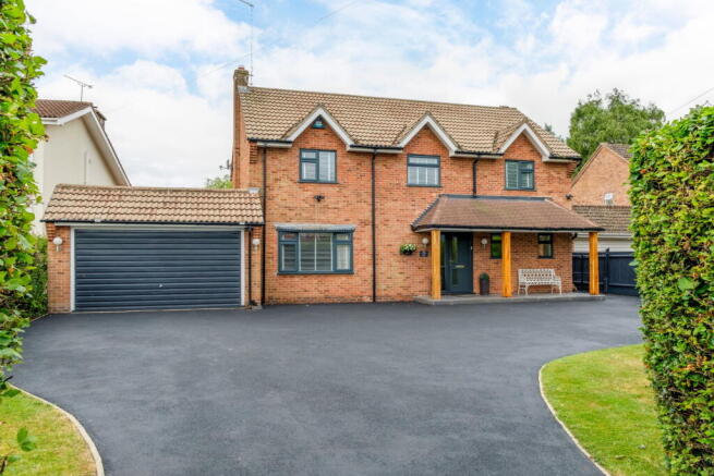 6 bed property, in Main Street, £1,100,000