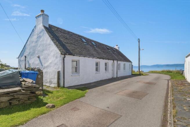 3 bed property, in 1, £165,000