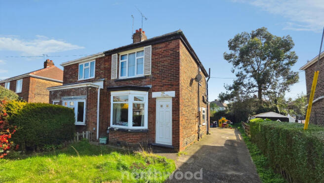 2 bed property, in Tennyson Avenue, £125,000