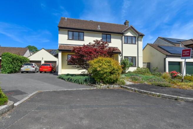 4 bed property, in Dunns Close, £600,000