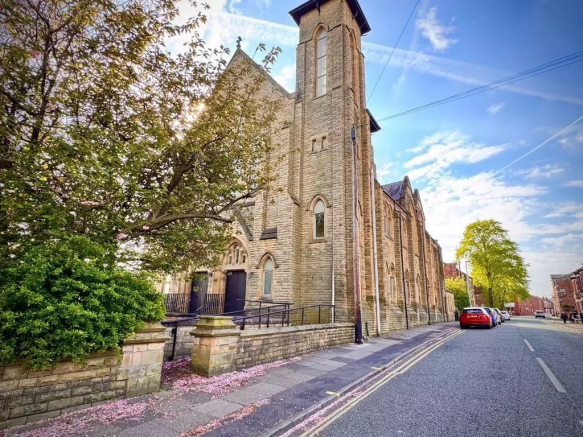 1 bed property, in Standishgate, £54,999