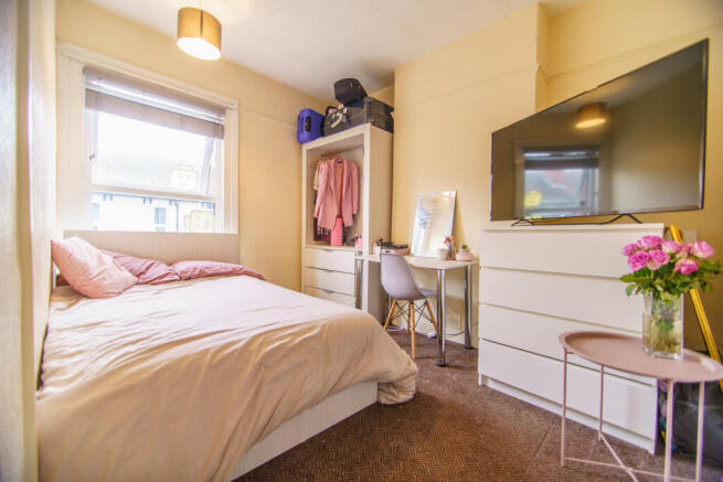 5 bed property, in Ripon Street, £200,000