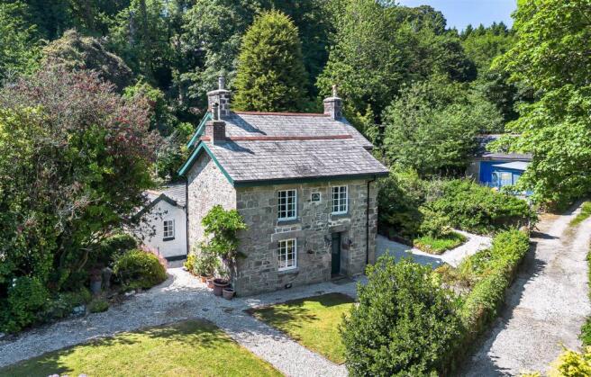 3 bed property, in Carthew, £575,000