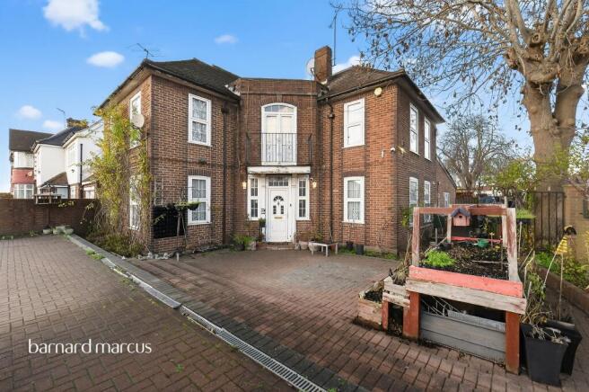 7 bed property, in Great West Road, £1,650,000