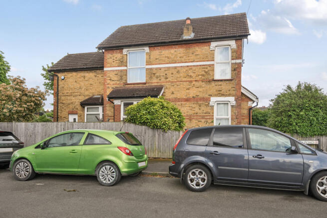 3 bed property, in Northcote Road, £750,000