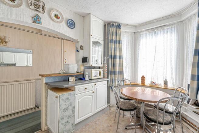 2 bed property, in Brackenbury Road, £695,000