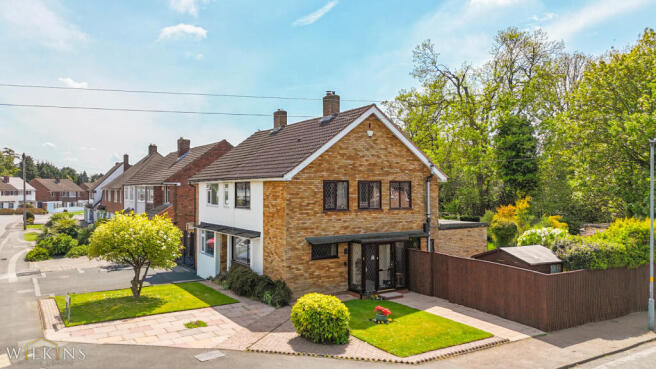 3 bed property, in Ley Hill Road, £425,000