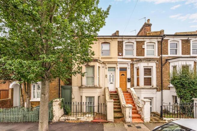 3 bed property, in Chaucer Road, £850,000
