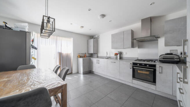 5 bed property, in Blackthorn Avenue, £620,000