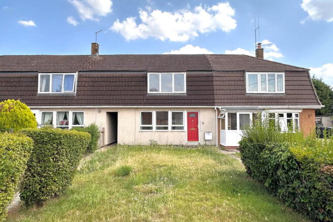 3 bed property, in Hillworth Road, £140,000