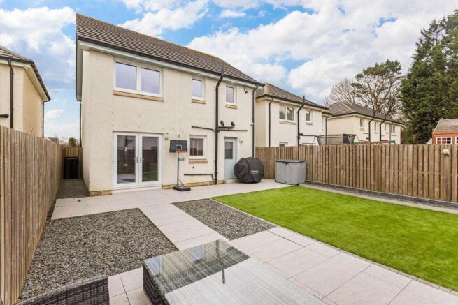 3 bed property, in 33 James Young Avenue, £310,000