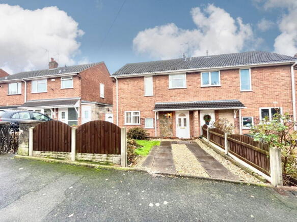 3 bed property, in Lawnsdown Road, £215,000