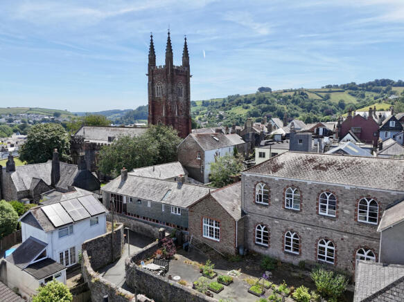 1 bed property, in North Street, £295,000